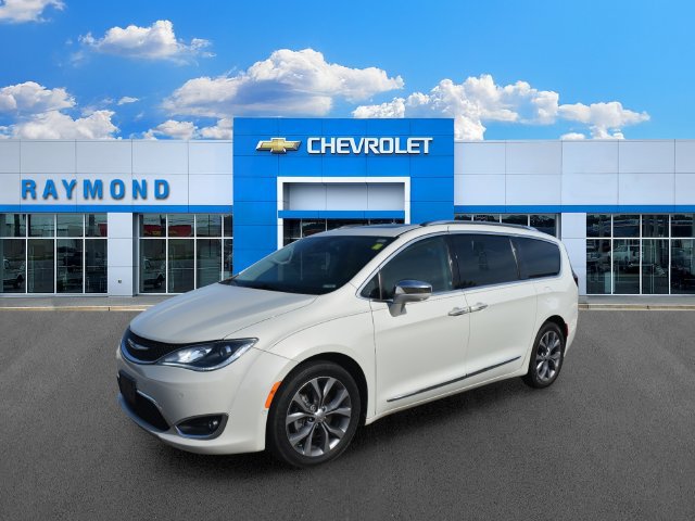 Used 2019 Chrysler Pacifica Limited w/ Tire & Wheel Group FWD image 7