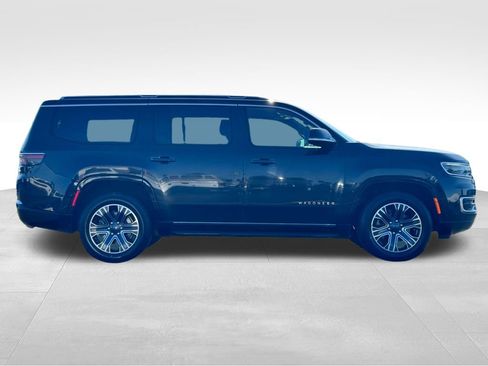 Used 2023 Jeep Wagoneer Series II AWD/4WD image 8