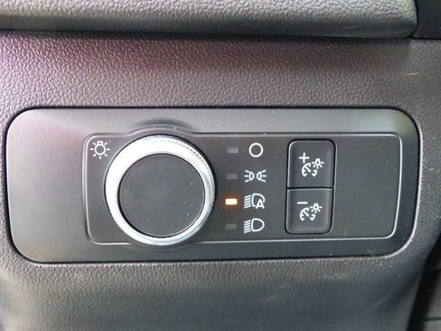 Used 2020 Ford Escape SE image 25