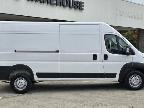 Used 2024 RAM ProMaster 2500 w/ Convenience Group image 3