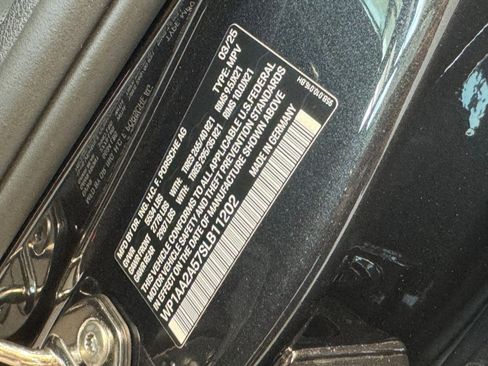 Used 2025 Porsche Macan image 28