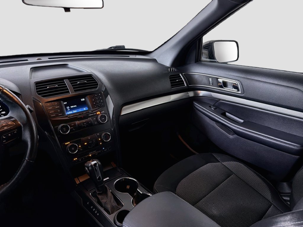 Used 2019 Ford Explorer XLT FWD image 21