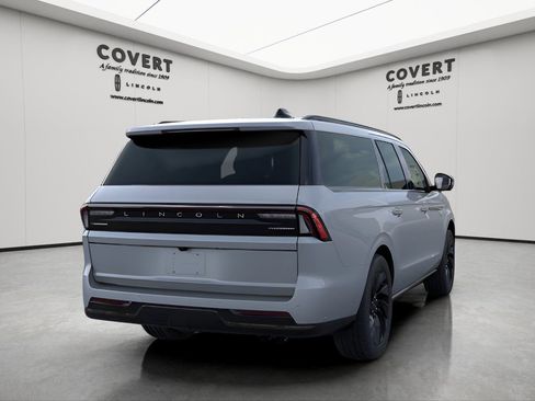 New 2025 Lincoln Navigator L Reserve w/ Jet Appearance Package image 8