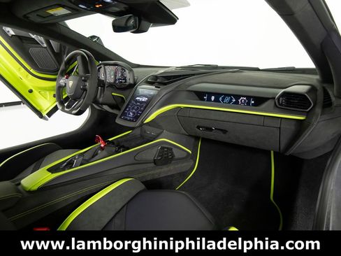 Used 2025 Lamborghini Revuelto AWD/4WD image 35