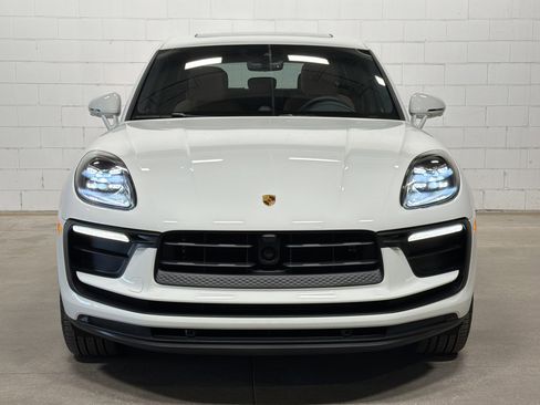 Used 2025 Porsche Macan image 9