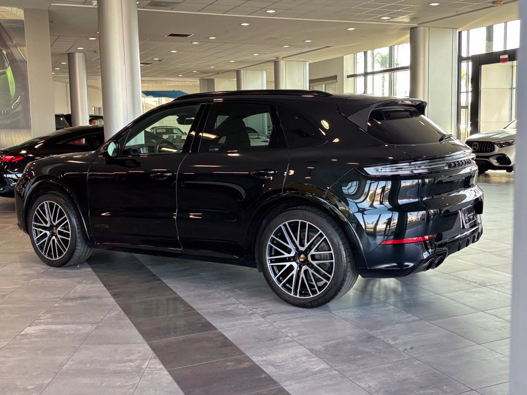 Used 2025 Porsche Cayenne GTS AWD/4WD image 7