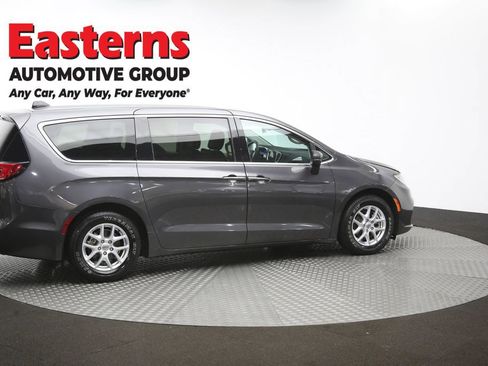 Used 2023 Chrysler Pacifica Touring-L FWD image 44