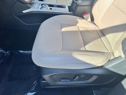 Used 2022 Ford Explorer Limited w/ Equipment Group 301A image 9