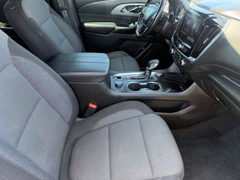 Used 2022 Chevrolet Traverse LT FWD image 12