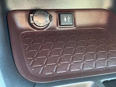 Used 2019 Toyota RAV4 Limited image 17