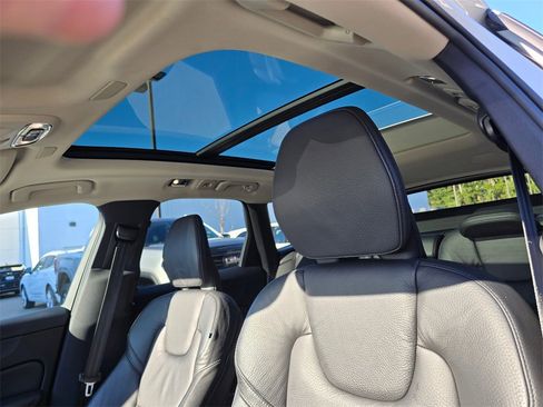 Used 2021 Volvo XC60 T5 Momentum w/ Advanced Package image 56