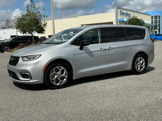 Used 2024 Chrysler Pacifica Limited video 2