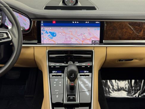 Used 2021 Porsche Panamera w/ Premium Package image 24