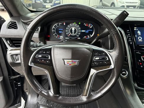 Used 2019 Cadillac Escalade Platinum image 16
