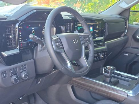 Used 2026 Chevrolet Silverado 1500 LT Trail Boss w/ LT Trail Boss Premium Package AWD/4WD image 9