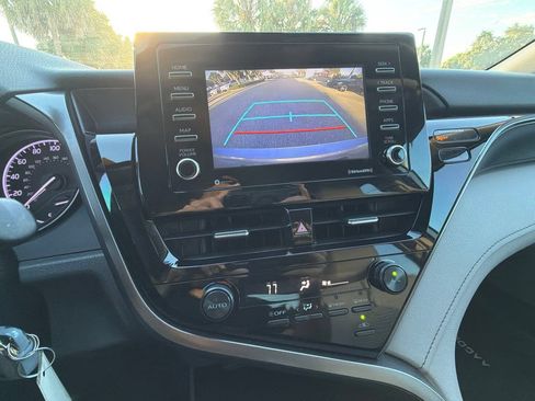 Used 2021 Toyota Camry SE FWD image 9