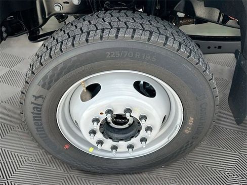 New 2025 Ford F550 4x4 Crew Cab Super Duty w/ XL Chrome Package image 17