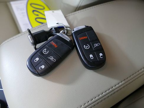 Used 2020 Jeep Grand Cherokee Limited AWD/4WD image 23