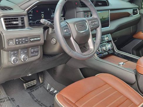 Used 2023 GMC Yukon Denali Ultimate AWD/4WD image 10