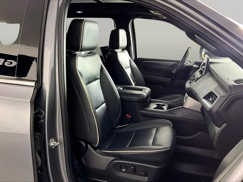 Used 2022 GMC Yukon XL SLT w/ SLT Premium Package AWD/4WD image 9