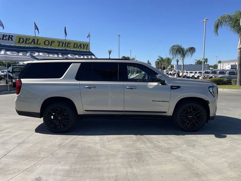 Used 2022 GMC Yukon XL SLT w/ SLT Luxury Package AWD/4WD image 9