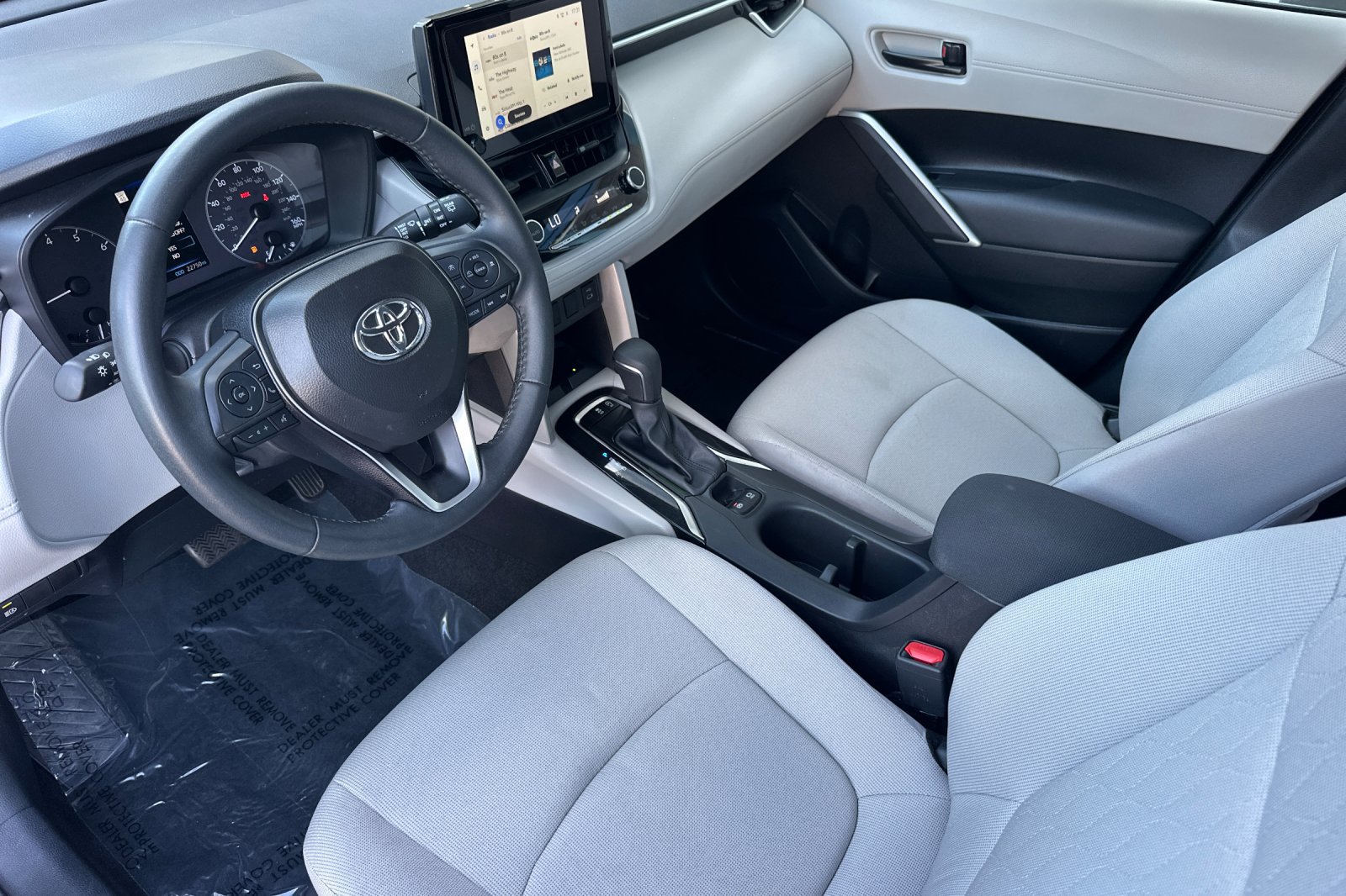 Used 2025 Toyota Corolla Cross LE AWD/4WD image 10