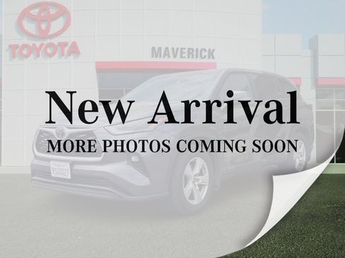Used 2025 Toyota Highlander LE AWD/4WD image 1