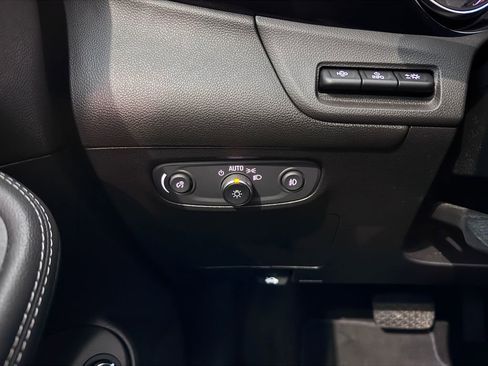 Used 2020 Buick Encore GX Essence w/ Advanced Technology Package image 24