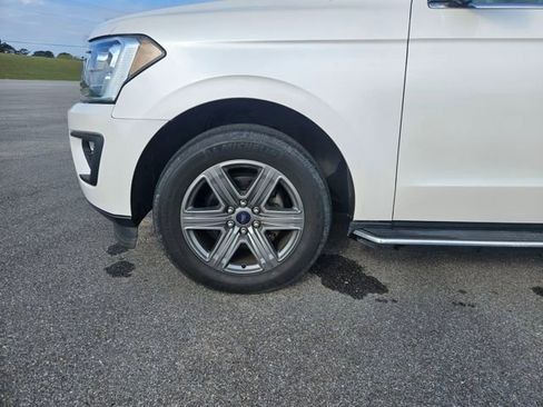 Used 2018 Ford Expedition XLT w/ Equipment Group 202A AWD/4WD image 28