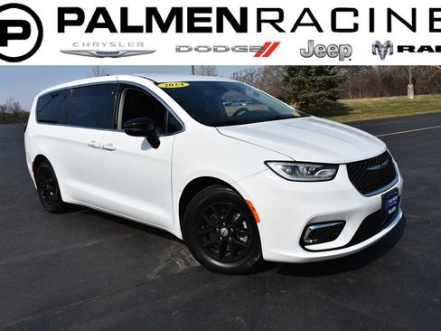 Used 2024 Chrysler Pacifica Touring-L image 1