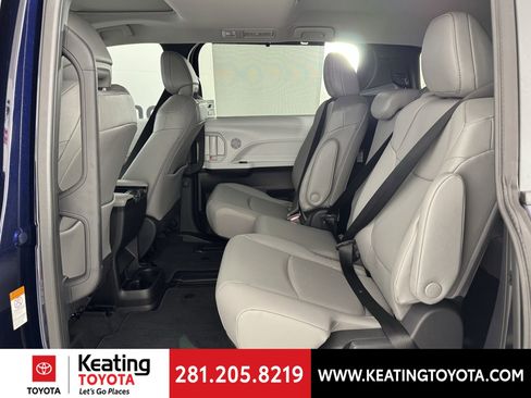 New 2026 Toyota Sienna XLE image 6