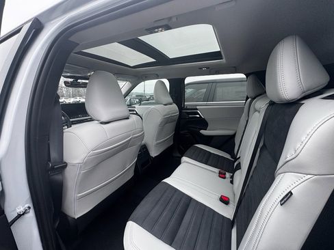 New 2026 Mitsubishi Outlander SE FWD image 9