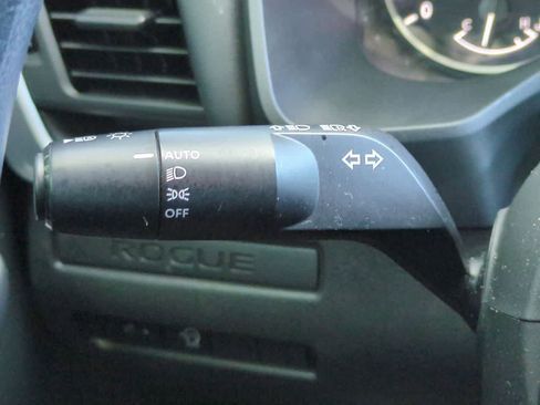 Used 2024 Nissan Rogue S FWD image 27