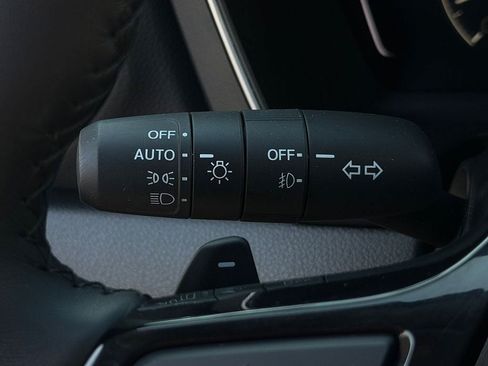 Used 2025 Honda Pilot Touring image 24