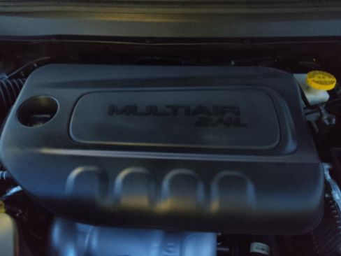Used 2021 Jeep Cherokee Latitude Plus FWD image 30