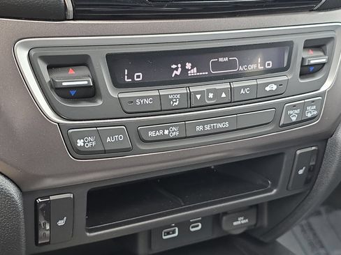 Used 2025 Honda Passport EX-L image 17