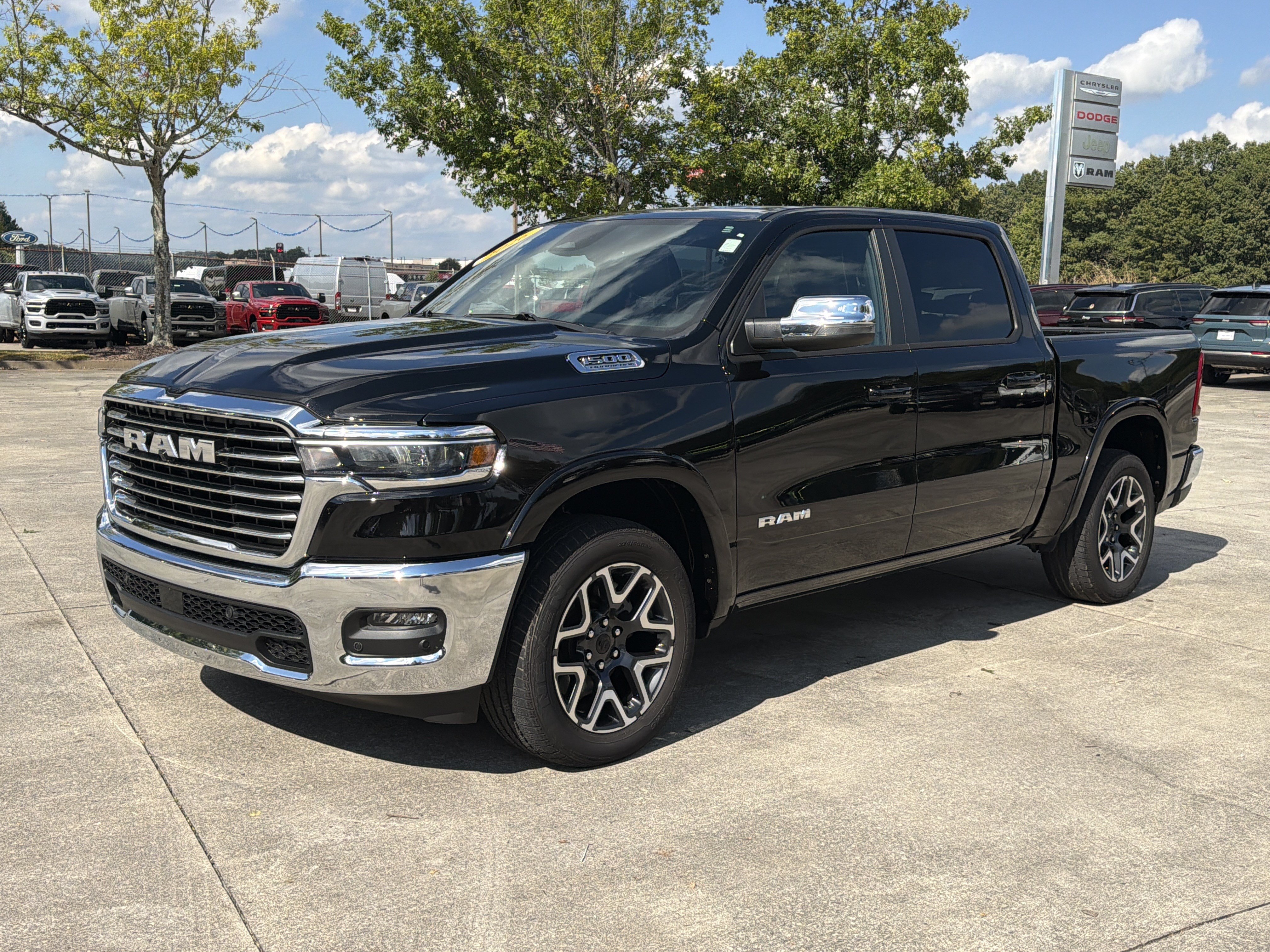 Used 2026 RAM 1500 Laramie AWD/4WD image 3