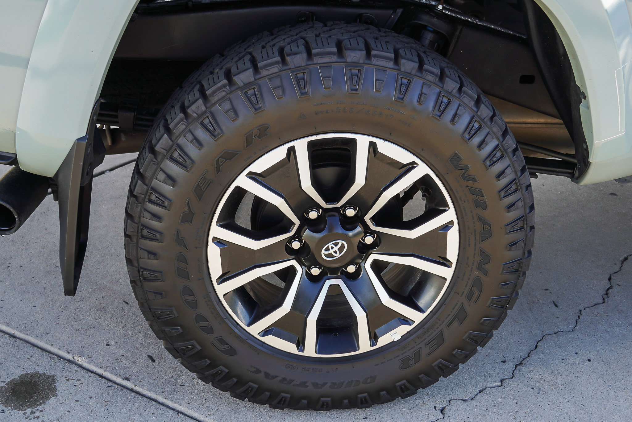 Certified 2023 Toyota Tacoma TRD Sport w/ TRD Premium Sport Package AWD/4WD image 11