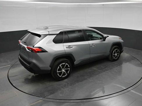 Used 2022 Toyota RAV4 LE FWD image 34