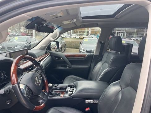 Used 2020 Lexus LX 570 4WD w/ 3rd Row & Luxury Pkg image 10