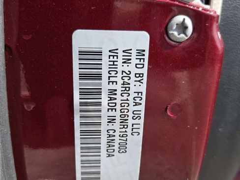 Used 2022 Chrysler Pacifica Limited image 41