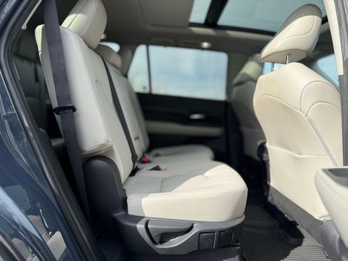 Used 2024 Toyota Grand Highlander XLE image 18