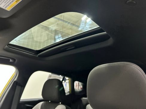 Used 2024 Chevrolet Trax RS w/ Sunroof Package FWD image 25