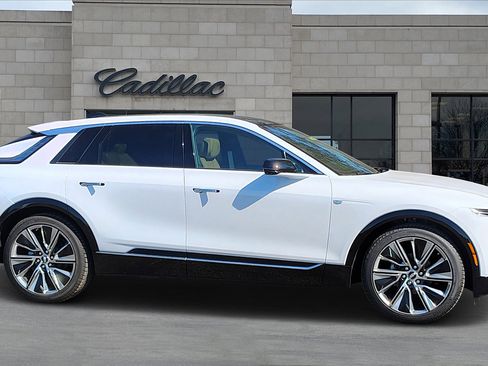 New 2026 Cadillac Lyriq Signature Luxury image 2