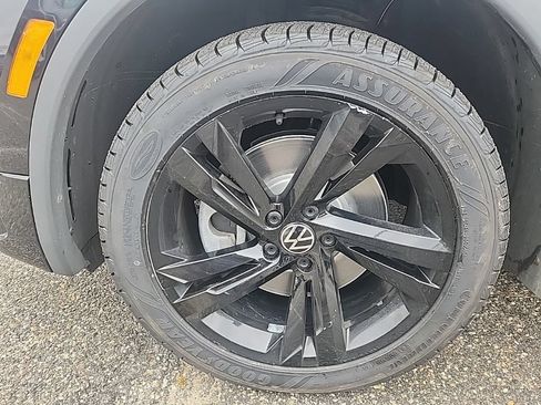 Certified 2024 Volkswagen Tiguan SE R-Line AWD/4WD image 23