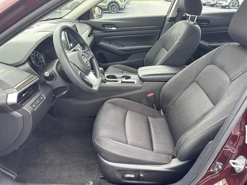 Used 2025 Nissan Altima 2.5 SV FWD image 8