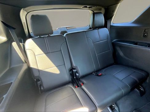 Used 2023 Chevrolet Traverse RS AWD/4WD image 23