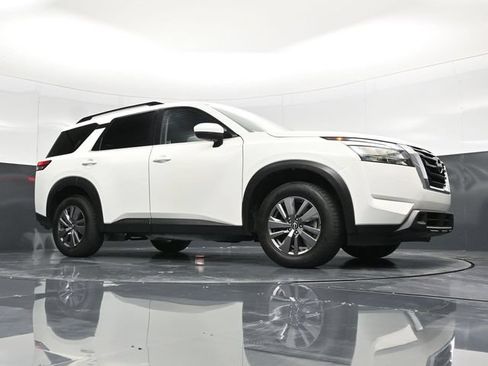 Used 2025 Nissan Pathfinder SV FWD image 57