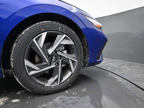 Certified 2025 Hyundai Elantra Sport image 10