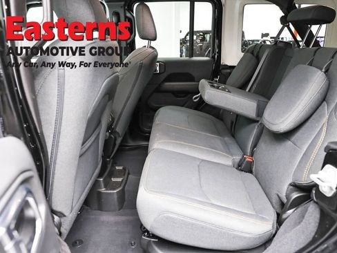 Used 2025 Jeep Wrangler Unlimited Sahara AWD/4WD image 21